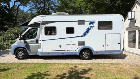 Joli camping-car spacieux et confortable