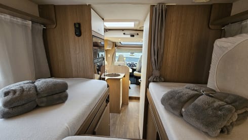 Carado T448 Automaat – Automatic - Fully equipped - Very luxurious camper length beds - Modern
