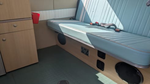 Betty – 5 seat / 4 berth Volkswagen T2 campervan from 1976