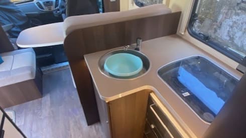 Lux Roller Team – 5 berth Roller Team semi-integrated from 2019