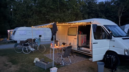 2p Volkswagen bus uit 2005