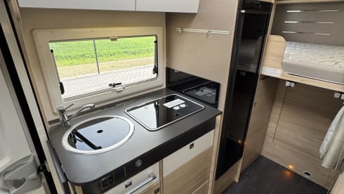 Chausson teilintegriertes Wohnmobil für 5 Personen