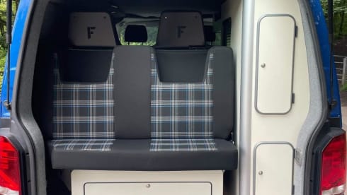 Iris – Iris - Volkswagen campervan