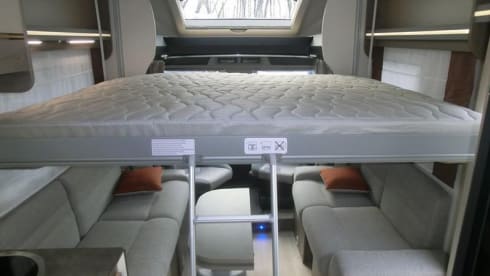 New (2022) spacious camper with Kingsize lifting bed - Chausson 720, model 2022  