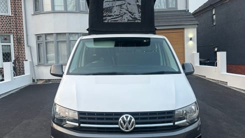 Frankie’s camper  – 4 berth Volkswagen campervan from 2017