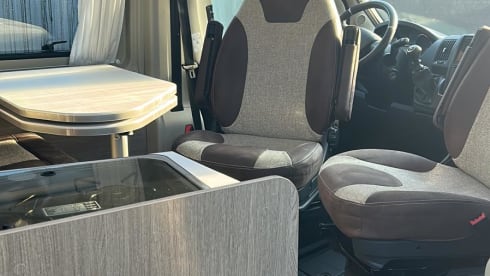 4p Pössl bus uit 2020