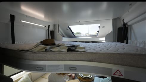 Cocoon 444 – 5p Ford semi-integrated uit 2025