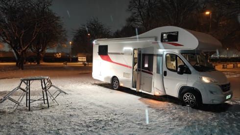 M-SERV 🚐  – Voyagez confortablement dans notre camping-car Rimor à alcôve (2025) – en toute sérénité sur la route
