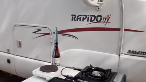 Let op!!! Prijs is inclusief dagverzekering goboony! – Beautiful camper for rent! With a fixed bed and fully furnished!