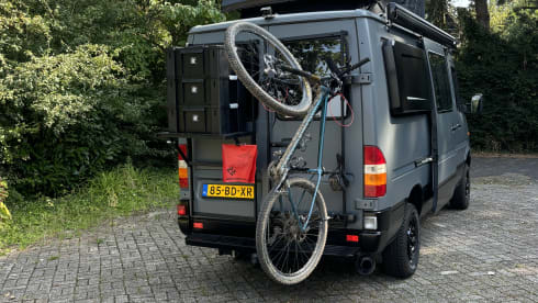 4p Mercedes-Benz campervan uit 2002
