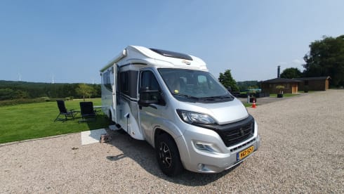 Carado T459 semi-integrated with queen-size bed from 2022