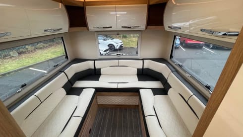 Luxury 6 berth 6 Belted Roller Team Autoroller 747