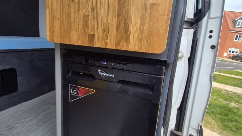 Fudge – 3 berth Mercedes-Benz bus from 2015