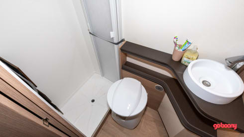 Droom op wielen – Nieuwe Luxueuze Integraal Familiecamper met 6 gordel plaatsen