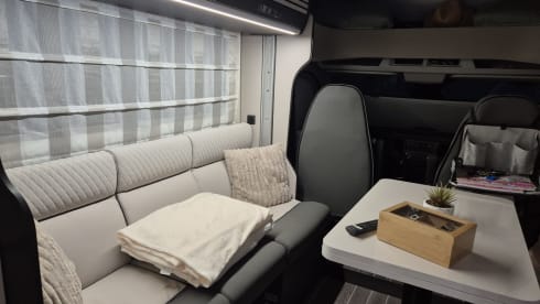 BELLE -ford transit aut.170pk – 6p Roller Team semi-integrated from 2024