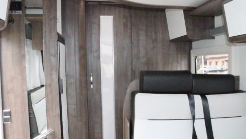 Lokatena – New Benimar Bel Air, semi-integrated with 5 seats and 5 beds