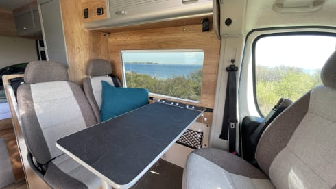 De Groene Waldi – Peugeot Boxer compact camper for rent