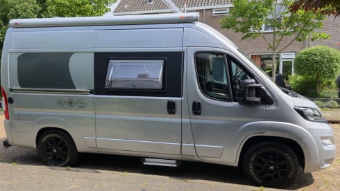 Grizzly the Gray – Self-sufficient Peugeot Boxer Camper for 2 Persons