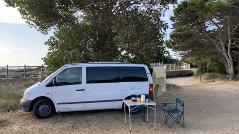 VitoVan – Freddy - Mercedes Vito camper for two people