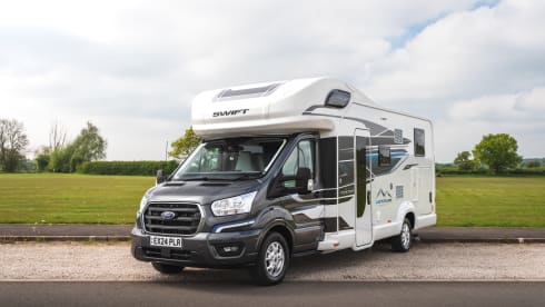 Swift Voyager 485 5 Berth