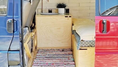 Enzo – Classic self converted VW T4 