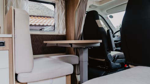 Rimor seal 695-14 – Spacious luxury family camper (14)