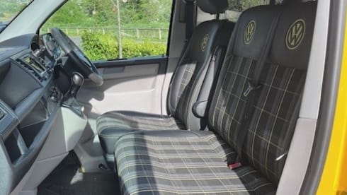 Bumble Bee – 4 berth Volkswagen campervan from 2017