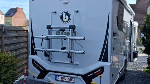 Lientje – 4p Benimar semi-integrated uit 2025