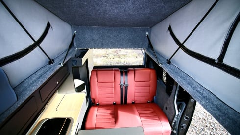 Floyd – 2025 Renault Crusader Off-Grid 4-berth Campervan