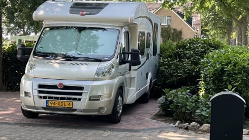 Ixeo IT 720 – 4p Bürstner semi-integrated from 2010