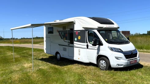 Joep – Fijne Adria camper voor 4 personen