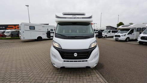 Utopia – 4p Peugeot semi-integrated uit 2024