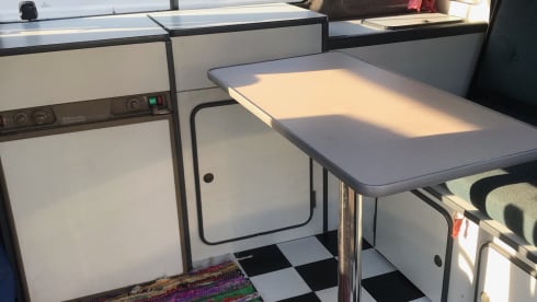 Celeste – VOLKSWAGEN T4 BILBOS 4 POSTI LETTO CAMPERVAN