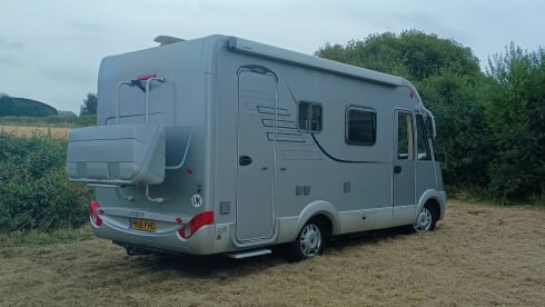 Dormouse – Hymer B508 CL Fully Integrated Motorhome