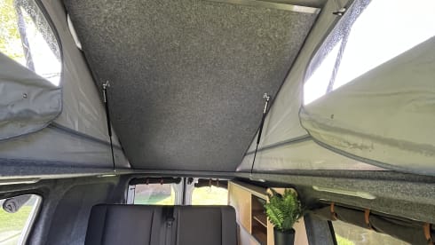 L-585-LJ – 4p Fixxter campervan from 2021