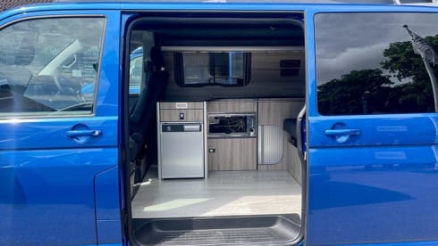 (VW003) 2022 AUTO 'Rebellion' VW Camper Van Sleeps 2 Adults + 2 children