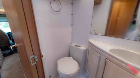 Taylor – Peugeot Bailey Approach camper met 6 slaapplaatsen, bouwjaar 2011.