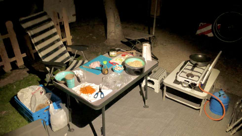 Mooie camperbus Pössl 2WIN PLUS met praktische en mooie opties