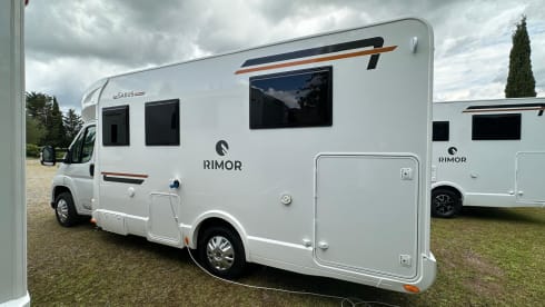 Nr. 15 – Wohnmobil für bis zu 4 Personen als Automatik und Einzelbetten