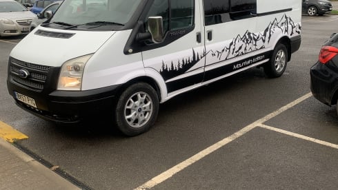 The old girl  – 3 berth Ford bus from 2007