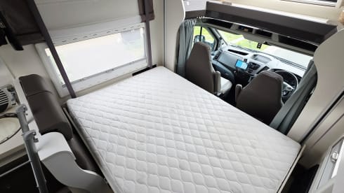 Miss Artemis – 4 berth Chausson semi-integrated from 2017