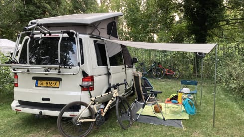 VW T5 Campervan met hefdak - compleet en van alle gemak voorzien