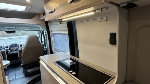 ROTS – Dethleffs Globetrail 640 | 3 person bus camper