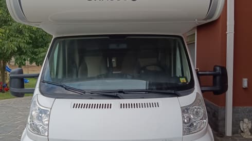 We start with a beautiful Camper Chausson with sloping ceilings for 6 people!