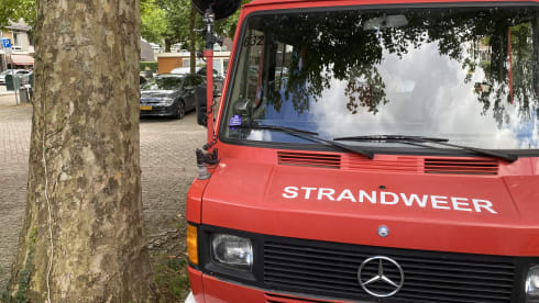 Strandweer – 2p Mercedes-Benz bus from 1987