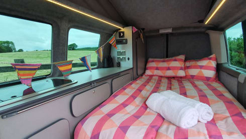 VW Campervan, Fully fitted, Sleeps 4, bedding & accessories included