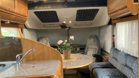 4-seater Mercedes-Benz integrated from 2003