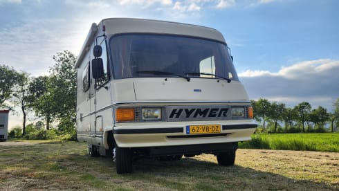 Witte Beer. – 4p Hymer integrated uit 1990