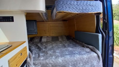 Tag – 2 berth Mercedes-Benz bus from 2007