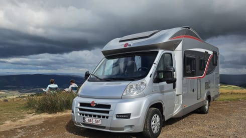 Bobby – 4p Bürstner semi-integrated uit 2014